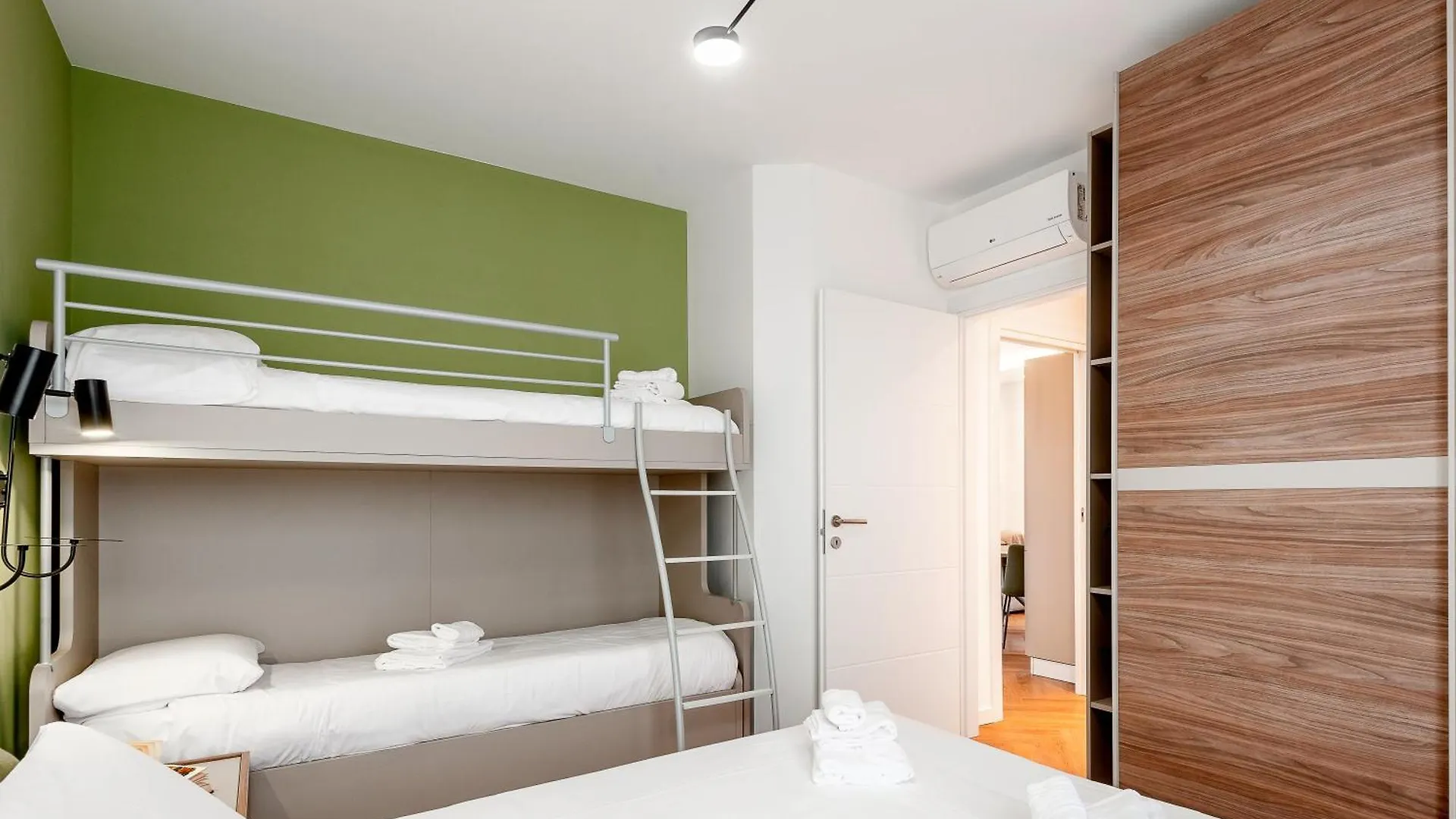 Stayeasy Argelati40 - Penthouse With 2 Bedrooms, 2 Bathrooms And Terrace - Navigli ミラノ 0*,