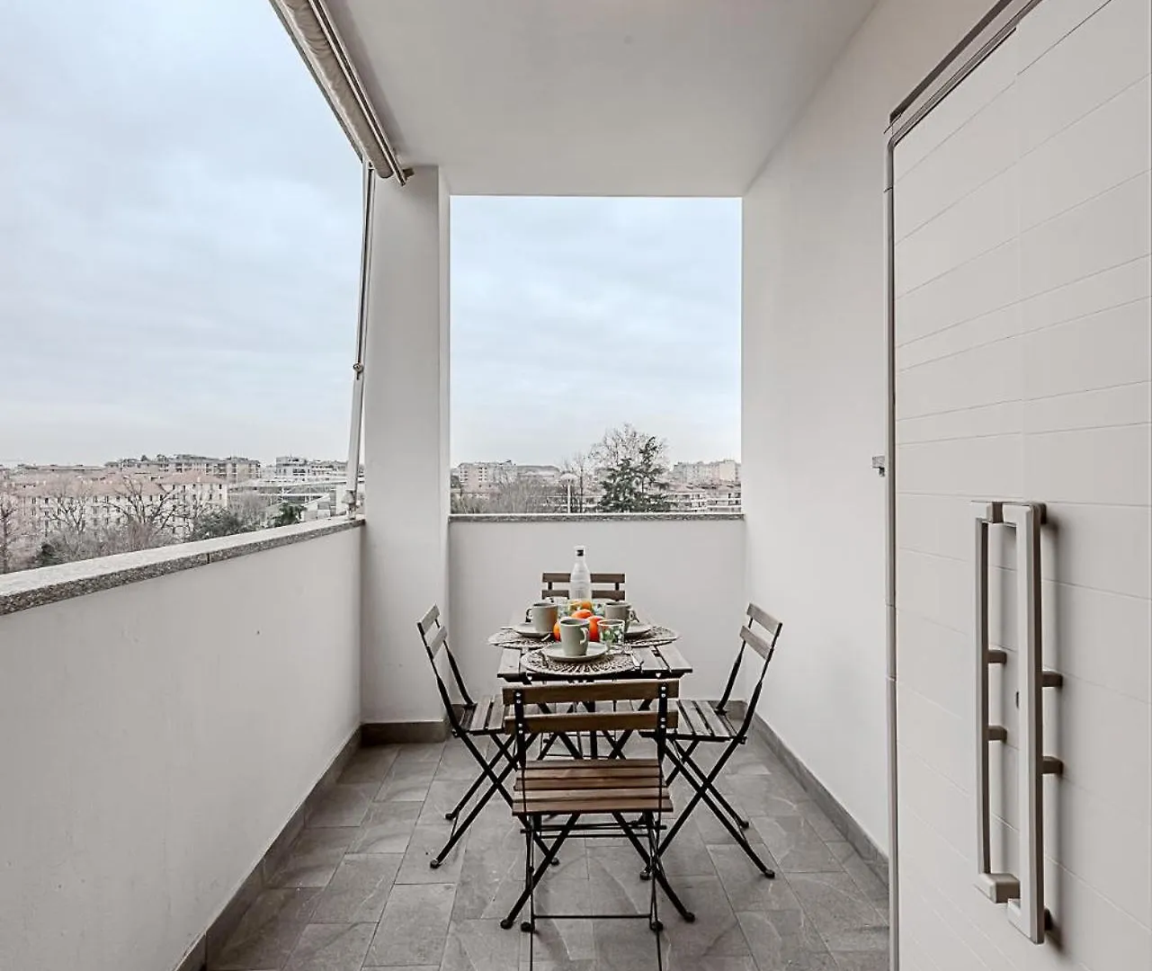 アパート Stayeasy Argelati40 - Penthouse With 2 Bedrooms, 2 Bathrooms And Terrace - Navigli ミラノ イタリア